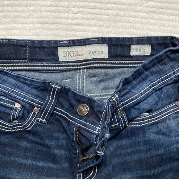 BKE - Picture 3 of 4